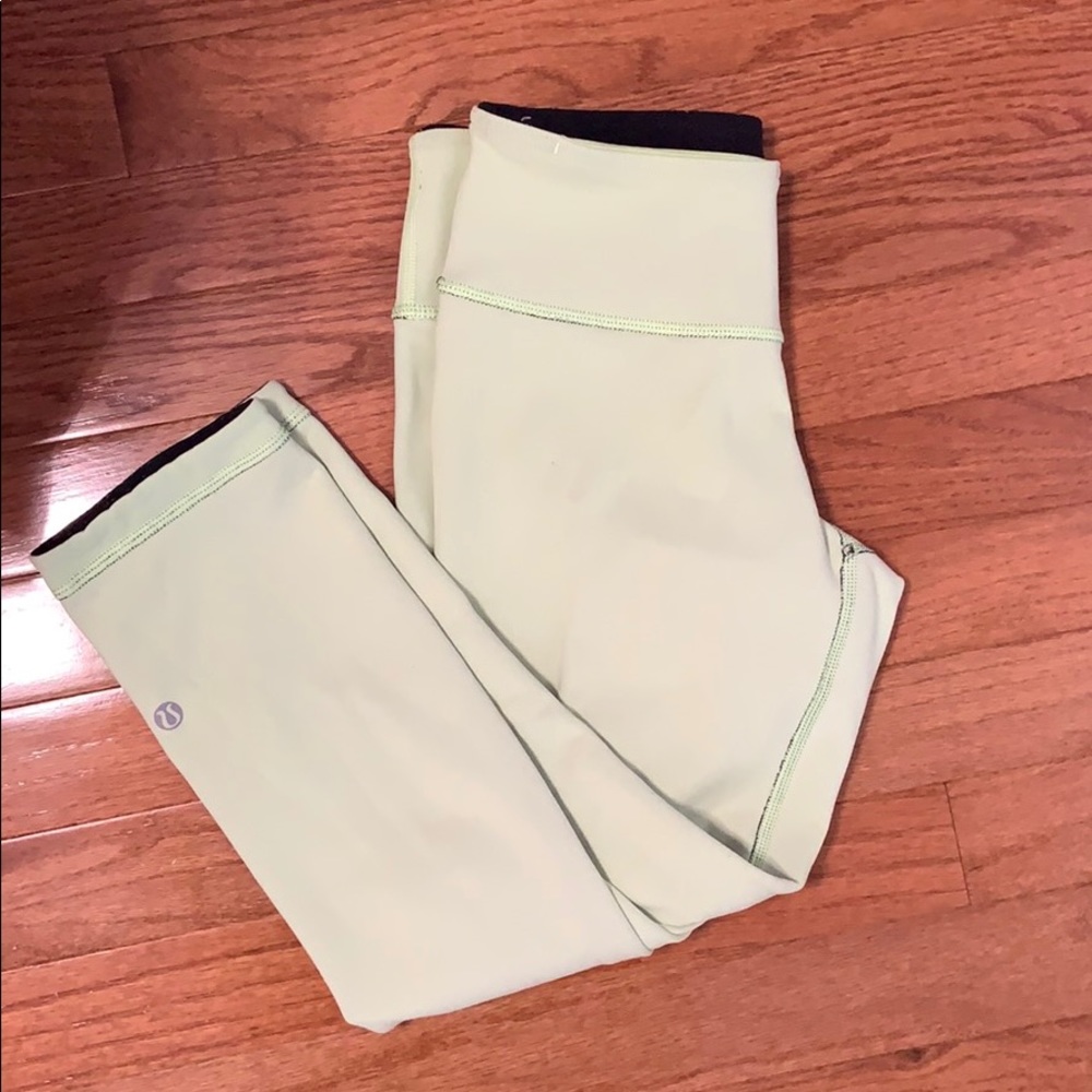Lululemon reversible crop leggings - Picture 3 of 3